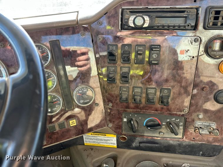 image for item DW4354 2008 International 5500i ready mix truck