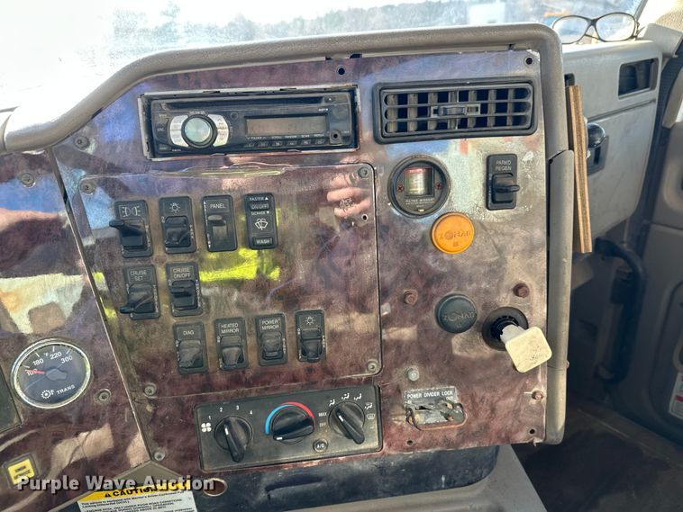 image for item DW4354 2008 International 5500i ready mix truck