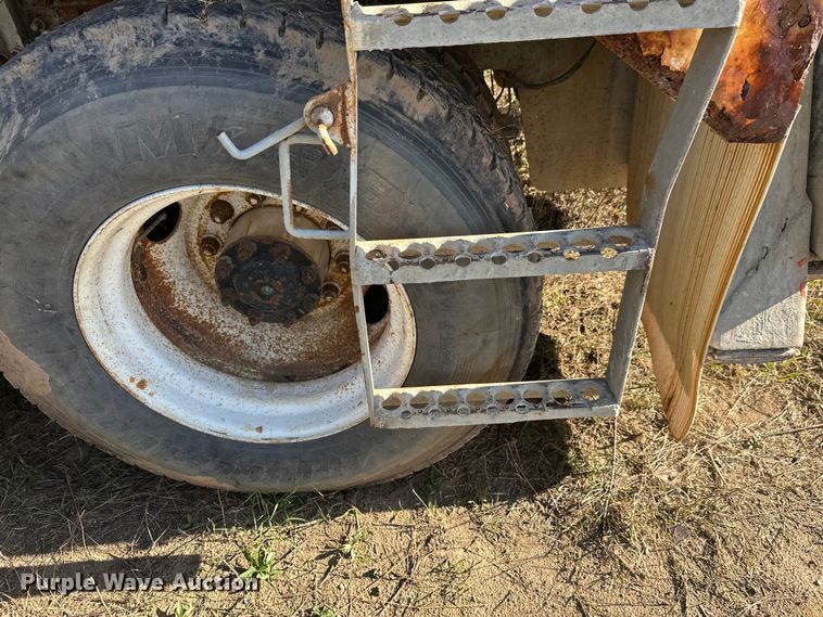 image for item DW4367 2000 Sterling L-Line ready mix truck