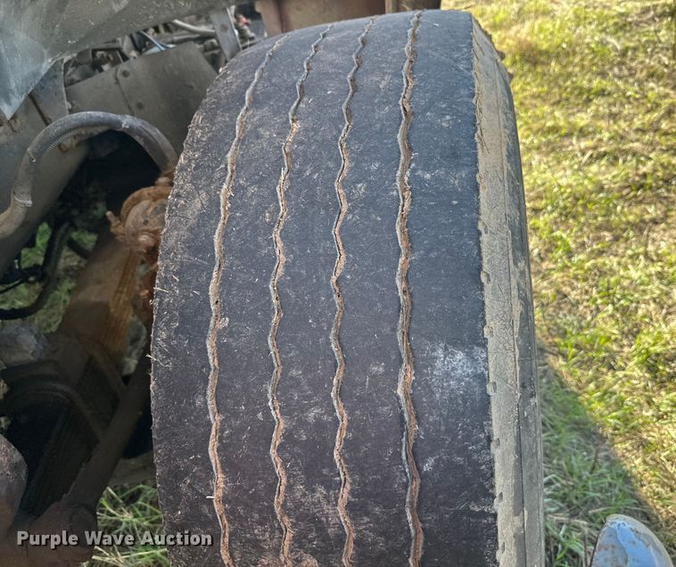 image for item DW4367 2000 Sterling L-Line ready mix truck