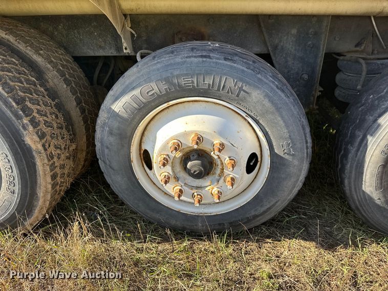 image for item DW4367 2000 Sterling L-Line ready mix truck