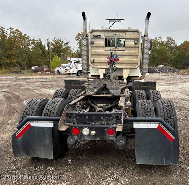 image for item DW6657 2004 Kenworth T800 semi truck