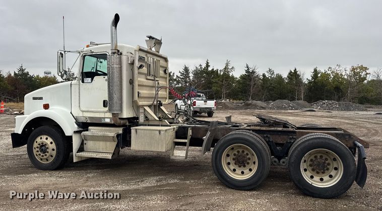 image for item DW6657 2004 Kenworth T800 semi truck