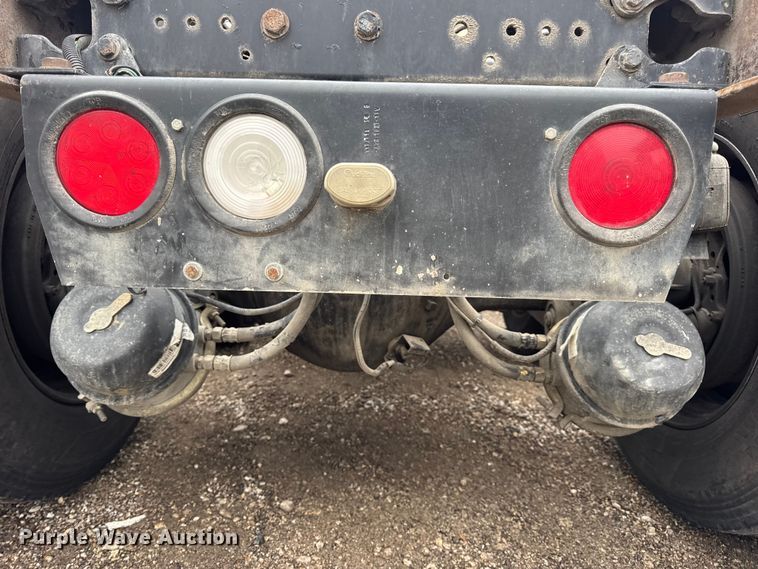 image for item DW6657 2004 Kenworth T800 semi truck