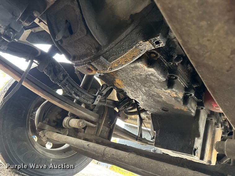 image for item DW6657 2004 Kenworth T800 semi truck