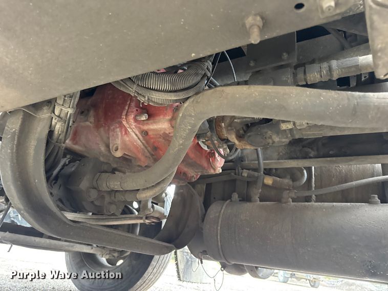 image for item DW6657 2004 Kenworth T800 semi truck