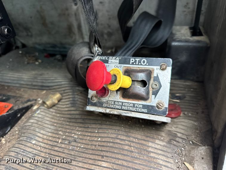 image for item DW6657 2004 Kenworth T800 semi truck