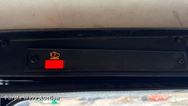 image for item DW6657 2004 Kenworth T800 semi truck