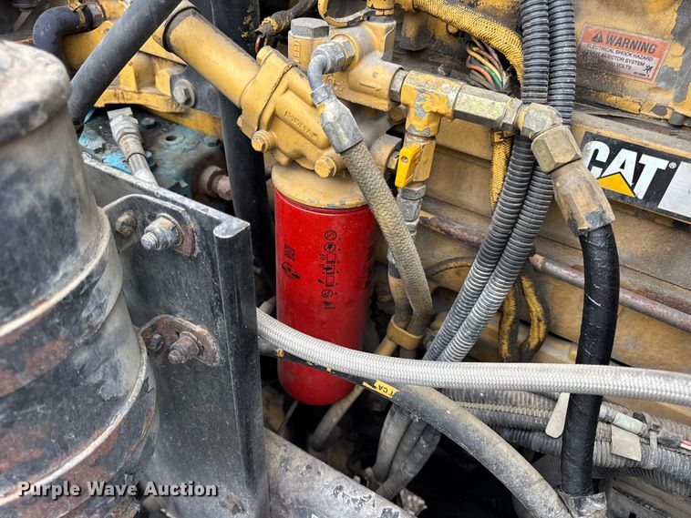 image for item DW6657 2004 Kenworth T800 semi truck