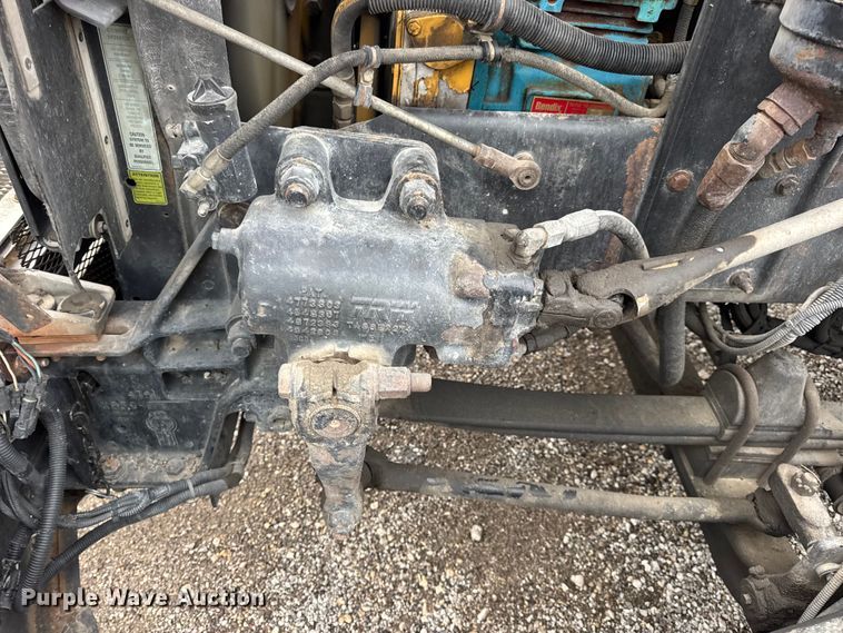 image for item DW6657 2004 Kenworth T800 semi truck