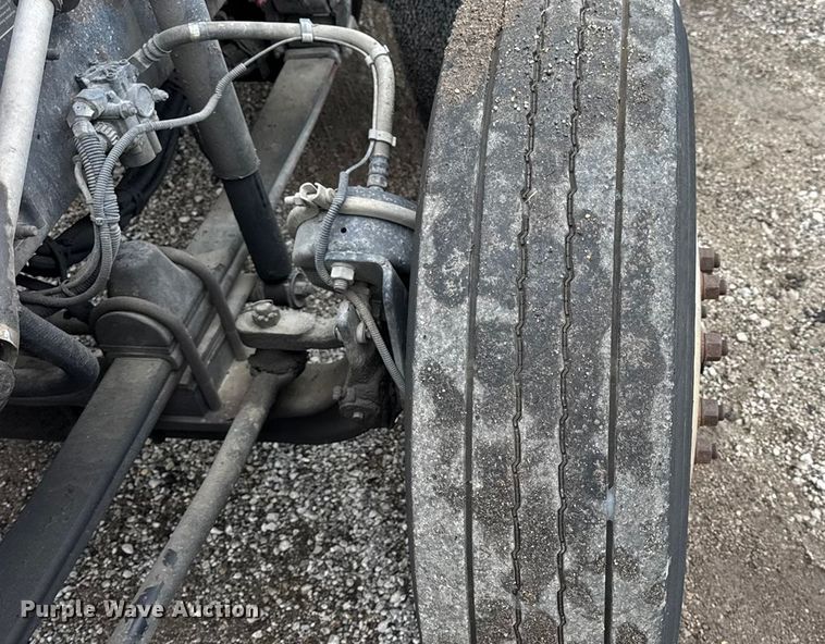 image for item DW6657 2004 Kenworth T800 semi truck