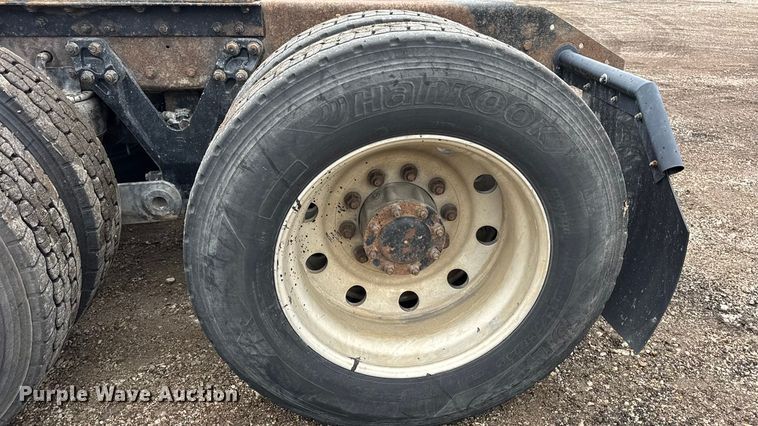 image for item DW6657 2004 Kenworth T800 semi truck