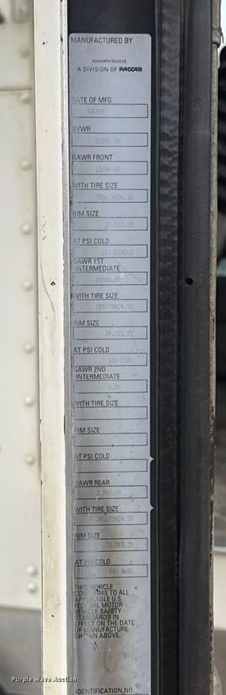 image for item DW6657 2004 Kenworth T800 semi truck