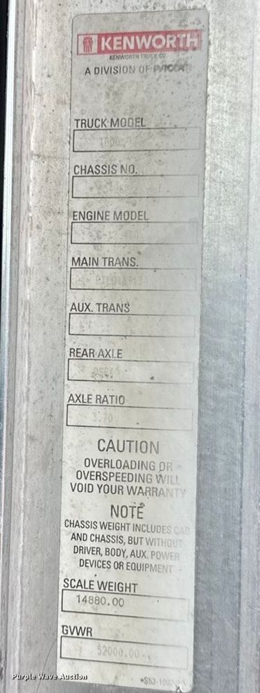 image for item DW6657 2004 Kenworth T800 semi truck