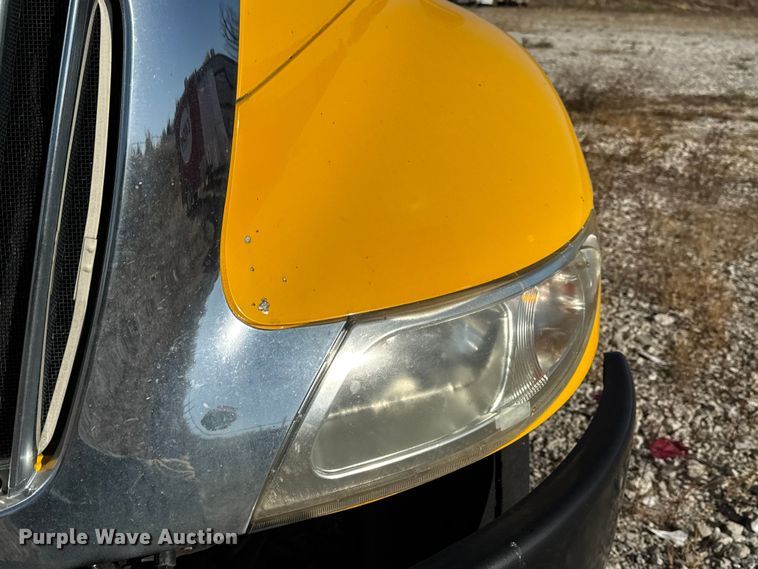 image for item DW6669 2014 International 4300 Durastar box truck