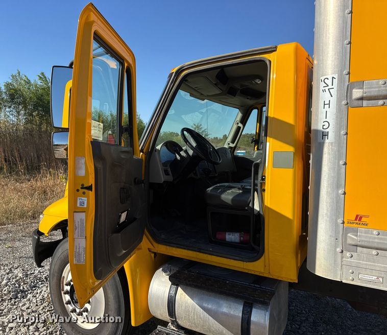 image for item DW6669 2014 International 4300 Durastar box truck