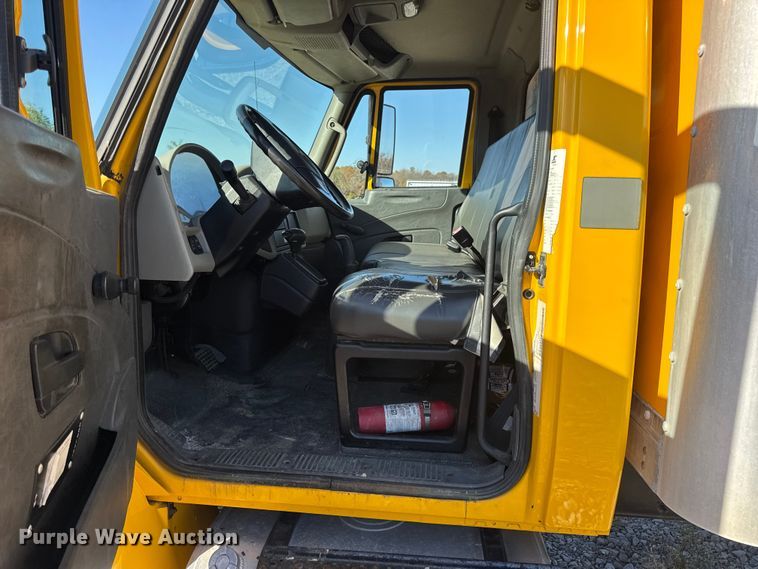 image for item DW6669 2014 International 4300 Durastar box truck