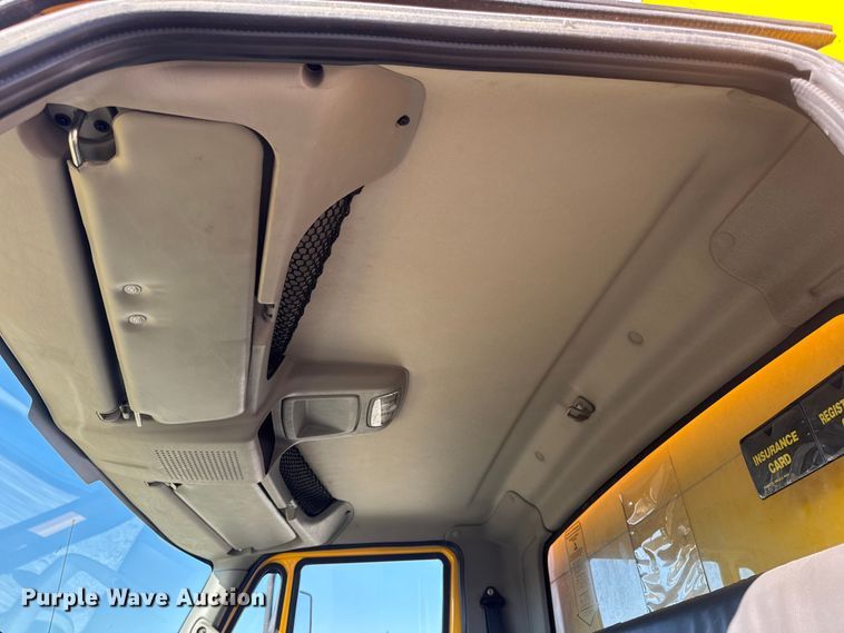 image for item DW6669 2014 International 4300 Durastar box truck