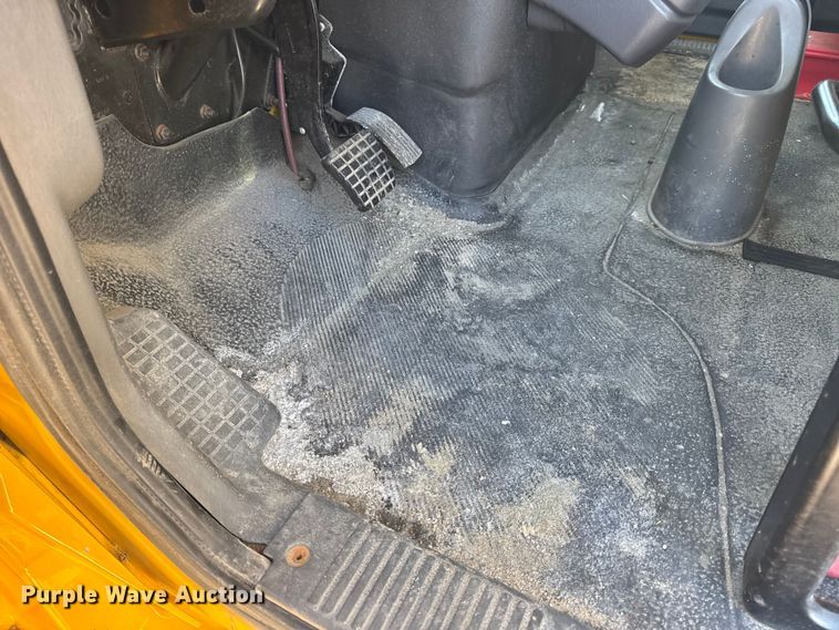 image for item DW6669 2014 International 4300 Durastar box truck