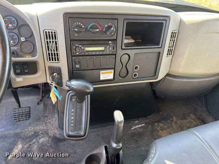 image for item DW6669 2014 International 4300 Durastar box truck