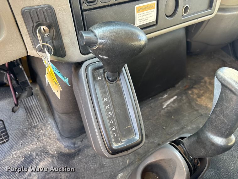 image for item DW6669 2014 International 4300 Durastar box truck