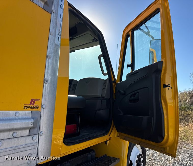 image for item DW6669 2014 International 4300 Durastar box truck