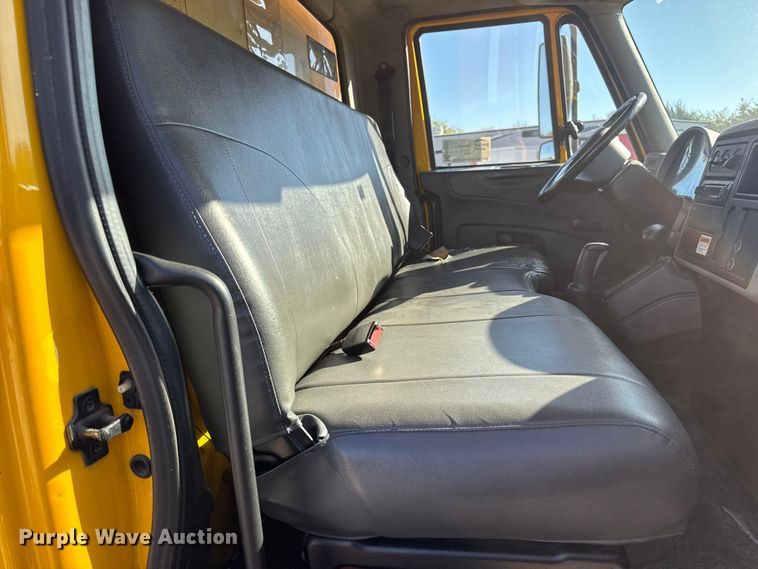 image for item DW6669 2014 International 4300 Durastar box truck