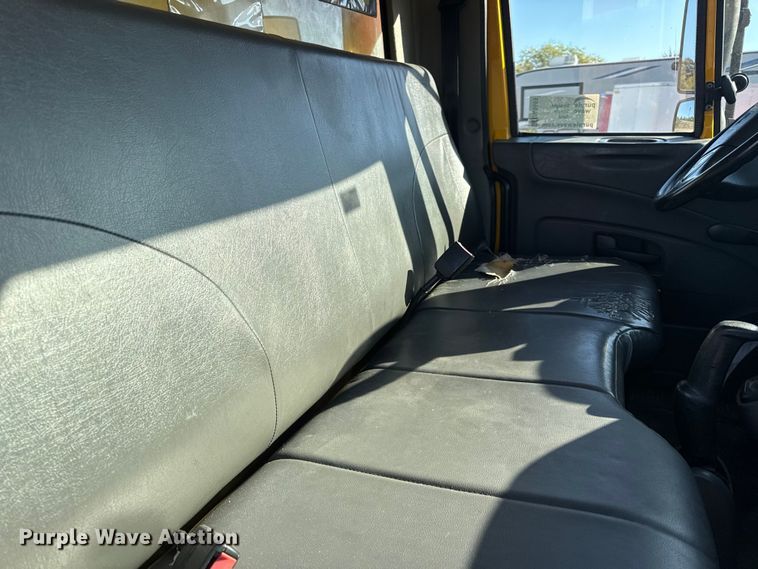 image for item DW6669 2014 International 4300 Durastar box truck