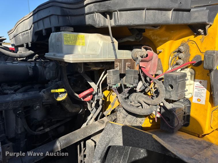 image for item DW6669 2014 International 4300 Durastar box truck