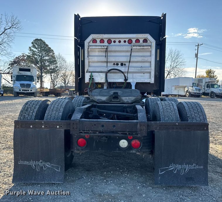 image for item DW6673 2006 International 9900i semi truck