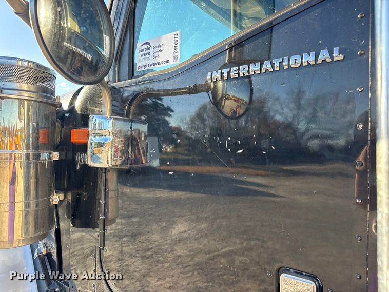 image for item DW6673 2006 International 9900i semi truck