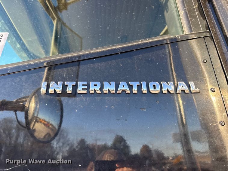 image for item DW6673 2006 International 9900i semi truck