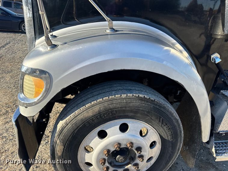 image for item DW6673 2006 International 9900i semi truck