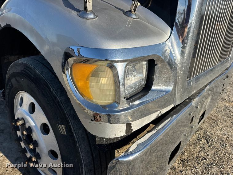 image for item DW6673 2006 International 9900i semi truck