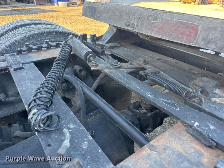 image for item DW6673 2006 International 9900i semi truck