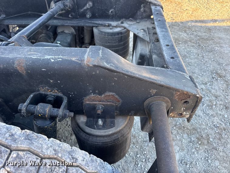 image for item DW6673 2006 International 9900i semi truck