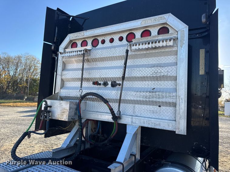 image for item DW6673 2006 International 9900i semi truck