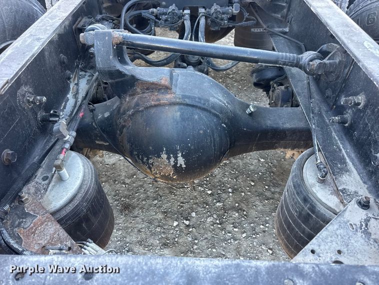 image for item DW6673 2006 International 9900i semi truck