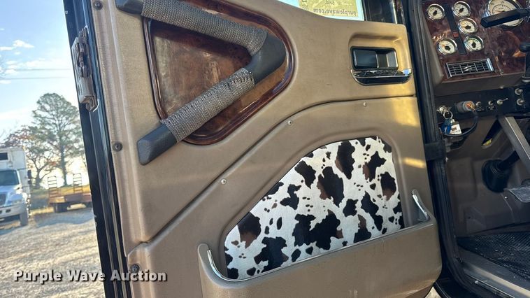 image for item DW6673 2006 International 9900i semi truck