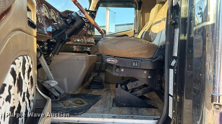 image for item DW6673 2006 International 9900i semi truck