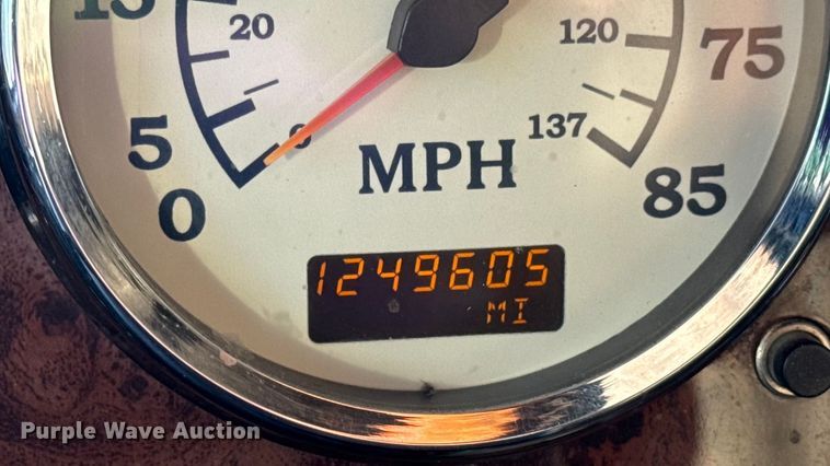 image for item DW6673 2006 International 9900i semi truck