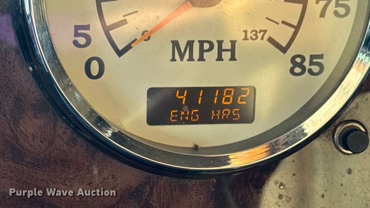 image for item DW6673 2006 International 9900i semi truck