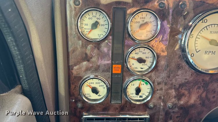 image for item DW6673 2006 International 9900i semi truck