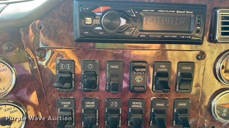 image for item DW6673 2006 International 9900i semi truck