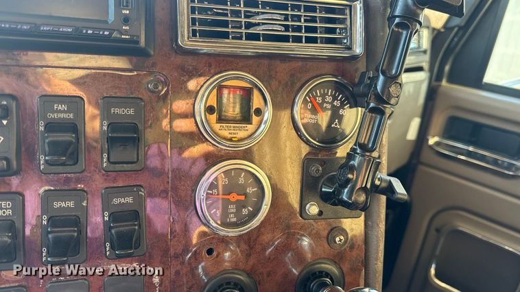 image for item DW6673 2006 International 9900i semi truck