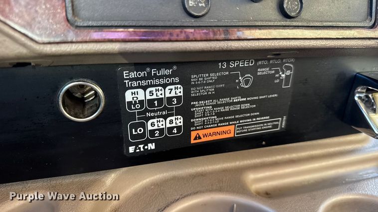 image for item DW6673 2006 International 9900i semi truck