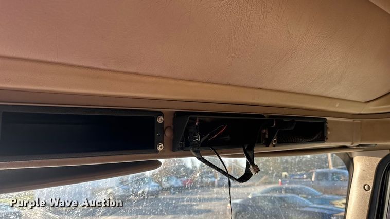 image for item DW6673 2006 International 9900i semi truck