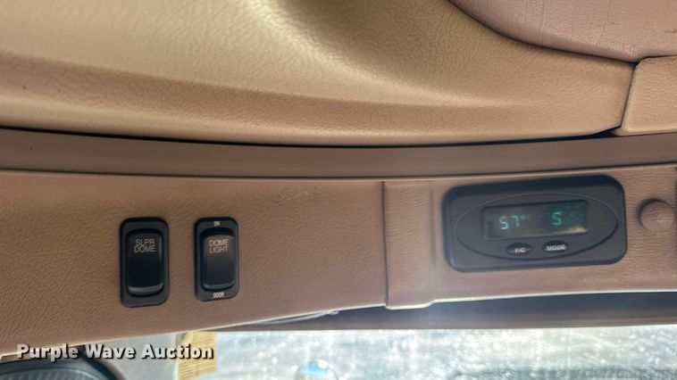 image for item DW6673 2006 International 9900i semi truck