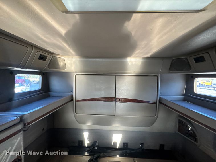 image for item DW6673 2006 International 9900i semi truck