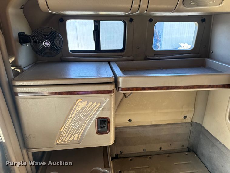 image for item DW6673 2006 International 9900i semi truck